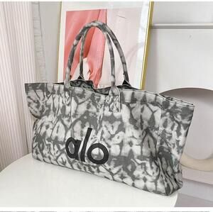 🍒AL​O Yoga Grey Tie-Dye Iconic Shopper Tote Gym Bag